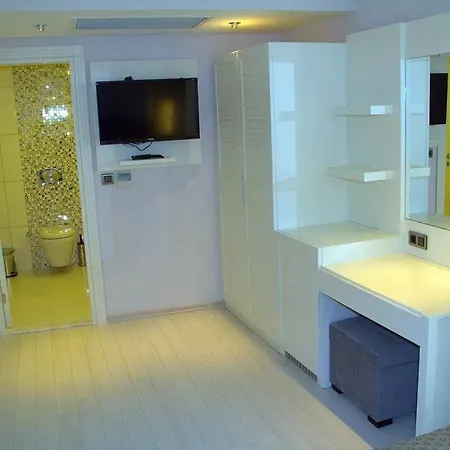 Coezel Sare Guzelcamlı