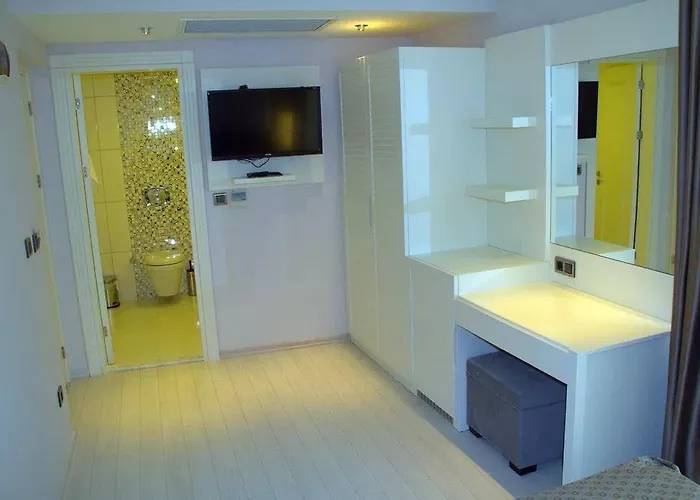 Coezel Sare Guzelcamlı